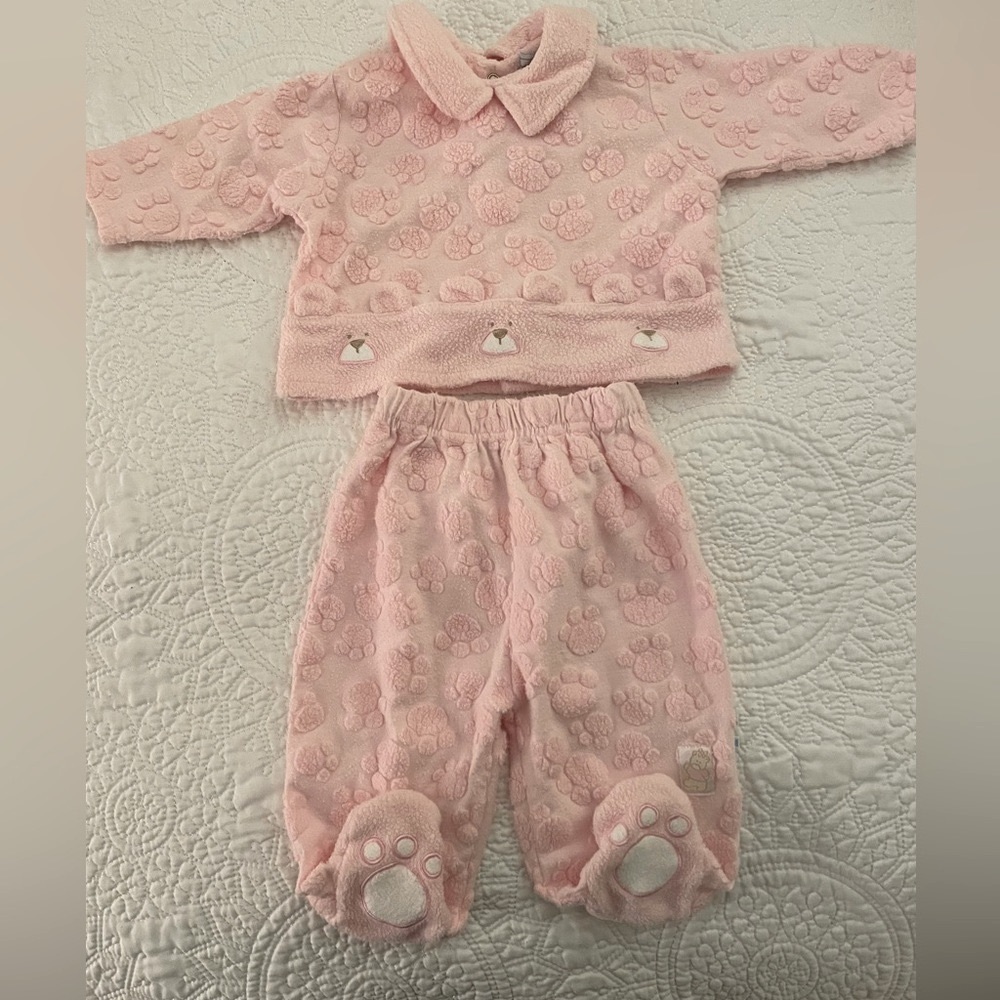 Minibasix soft, cozy two-piece baby outfit.
